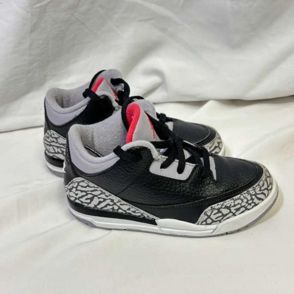 Air Jordan 3 Retro Youth Size‎ 10C Black Red Lace Up Boys - Picture 3 of 5